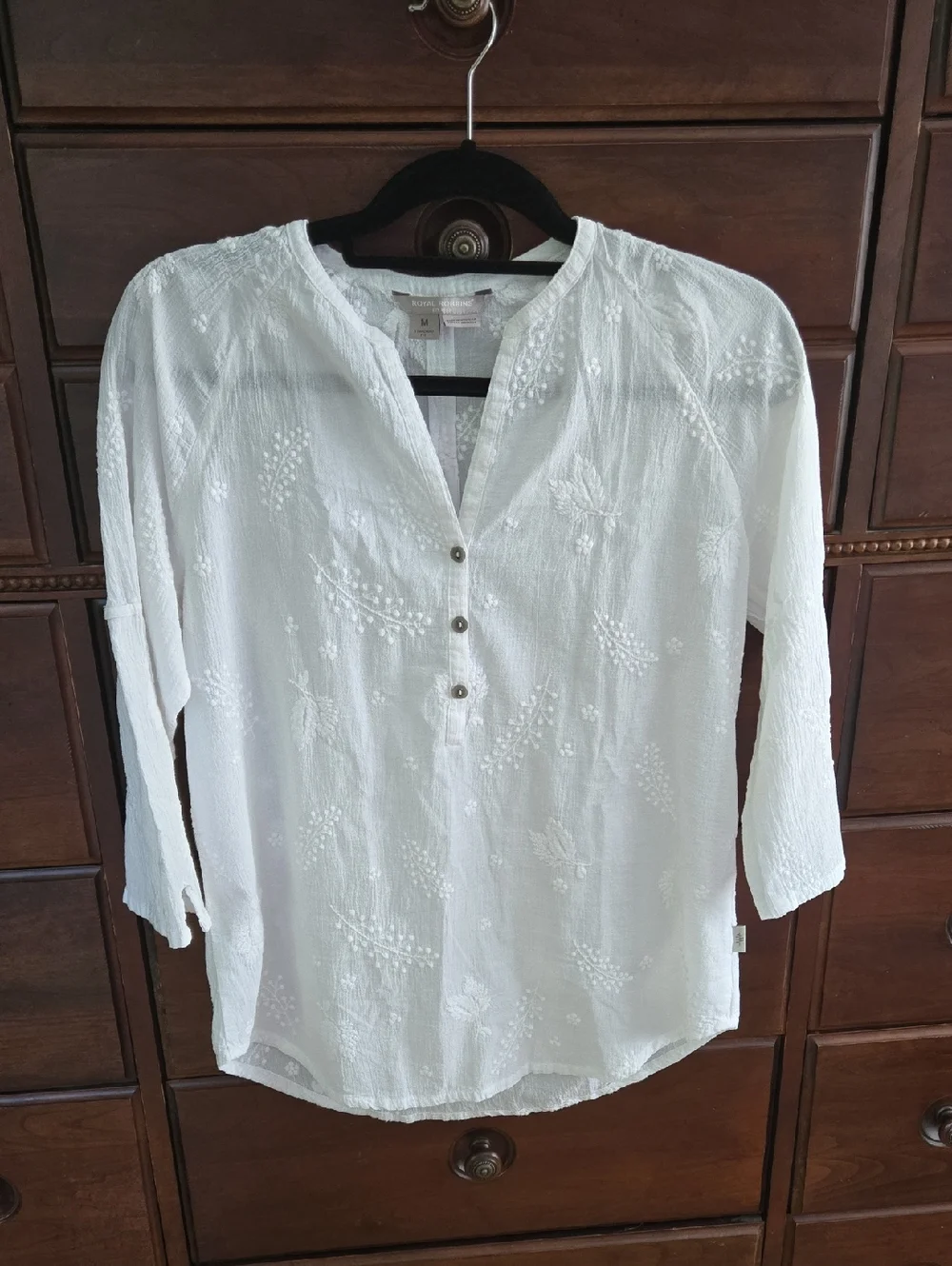 Like New - Royal Robbins Embroidered Blouse White Size Medium. Beautiful! - Picture 2 of 10